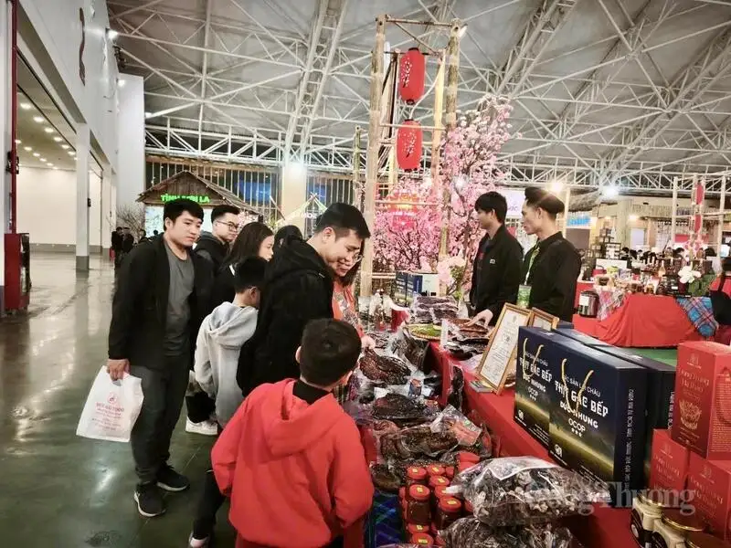 Sản phẩm OCOP Điện Biên, Lai Châu ‘hút khách’ tại Hội chợ Mùa Xuân