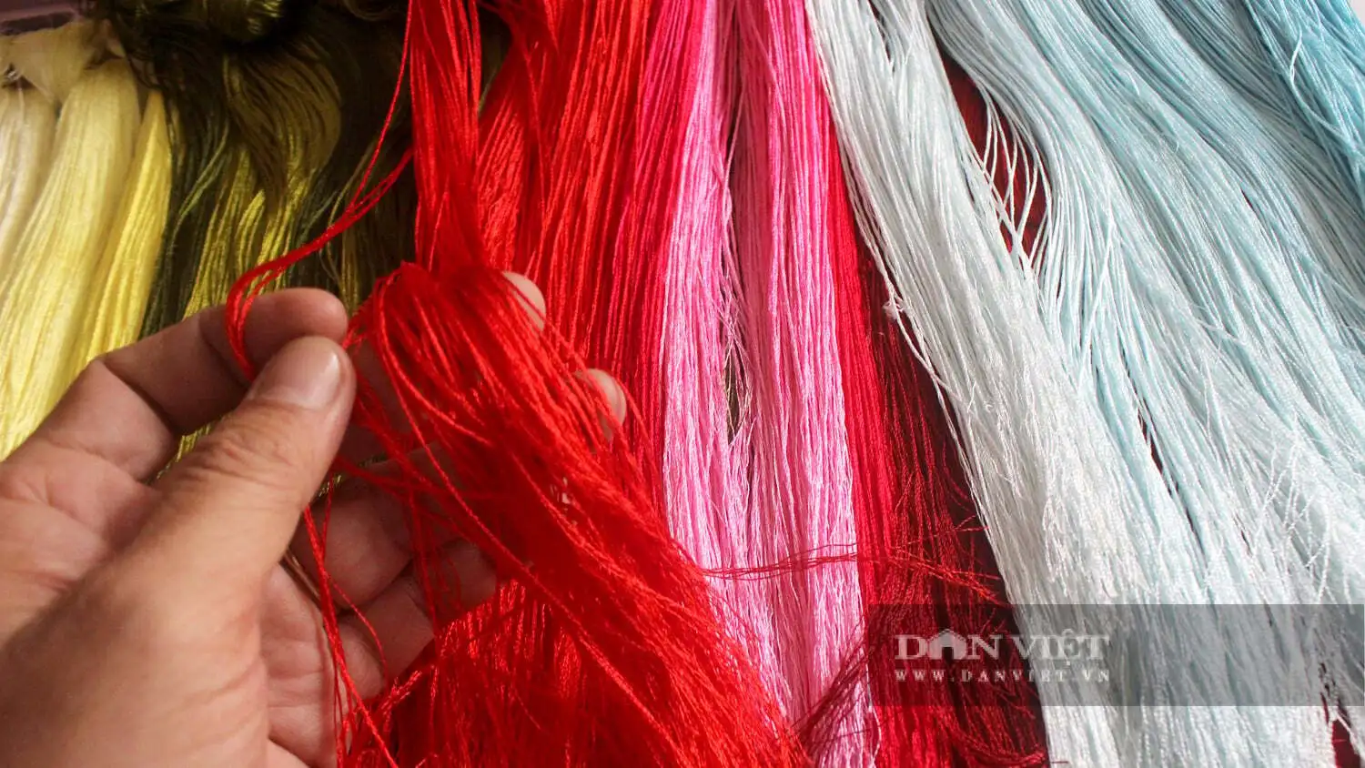 Thêu tranh trên lá bồ đề, người phụ nữ Đồng Nai đã có sản phẩm OCOP 3 sao