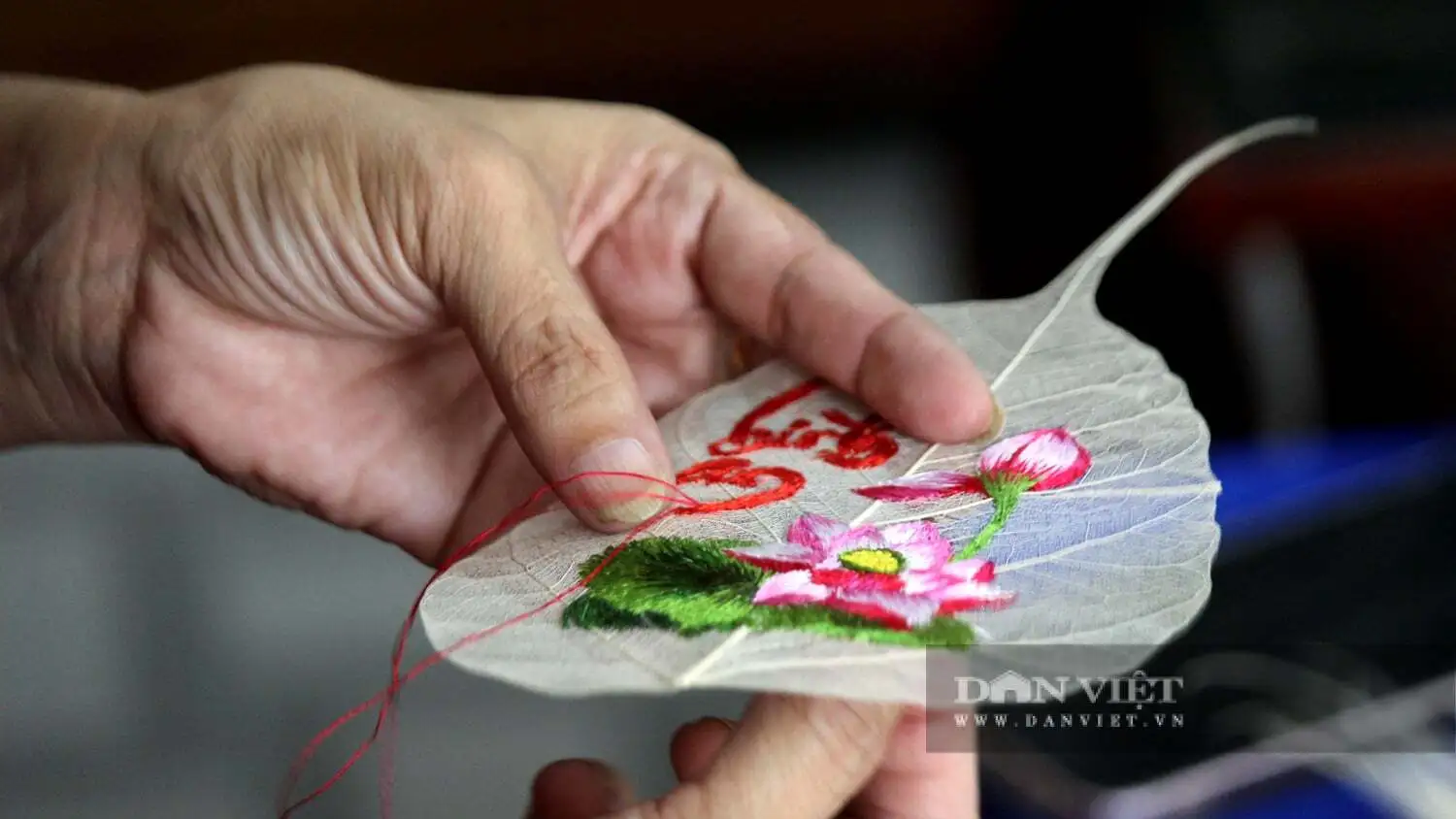 Thêu tranh trên lá bồ đề, người phụ nữ Đồng Nai đã có sản phẩm OCOP 3 sao