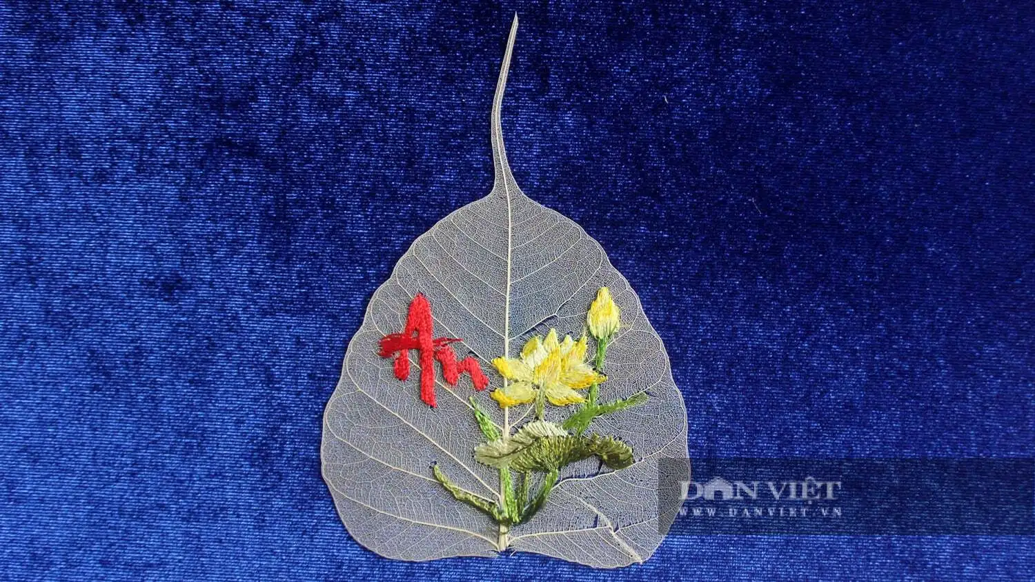 Thêu tranh trên lá bồ đề, người phụ nữ Đồng Nai đã có sản phẩm OCOP 3 sao