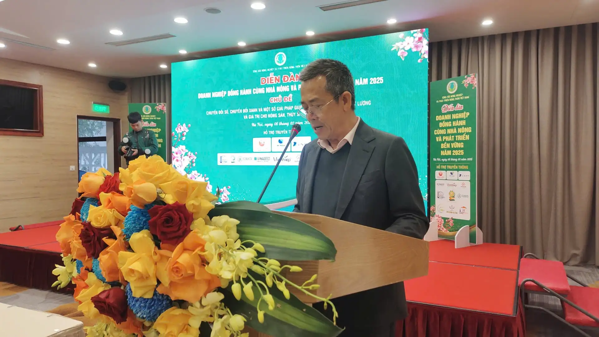 Trồng cà phê ứng dụng công nghệ số ở vùng đồng bào dân tộc thiểu số Việt Nam, câu hỏi bất ngờ này đến từ người dân