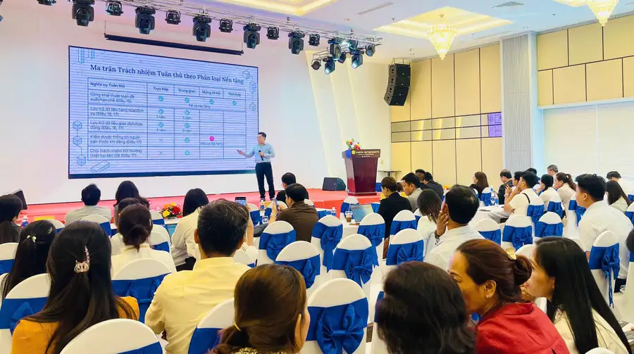 Bàn giải pháp thúc đẩy phát triển thương mại điện tử