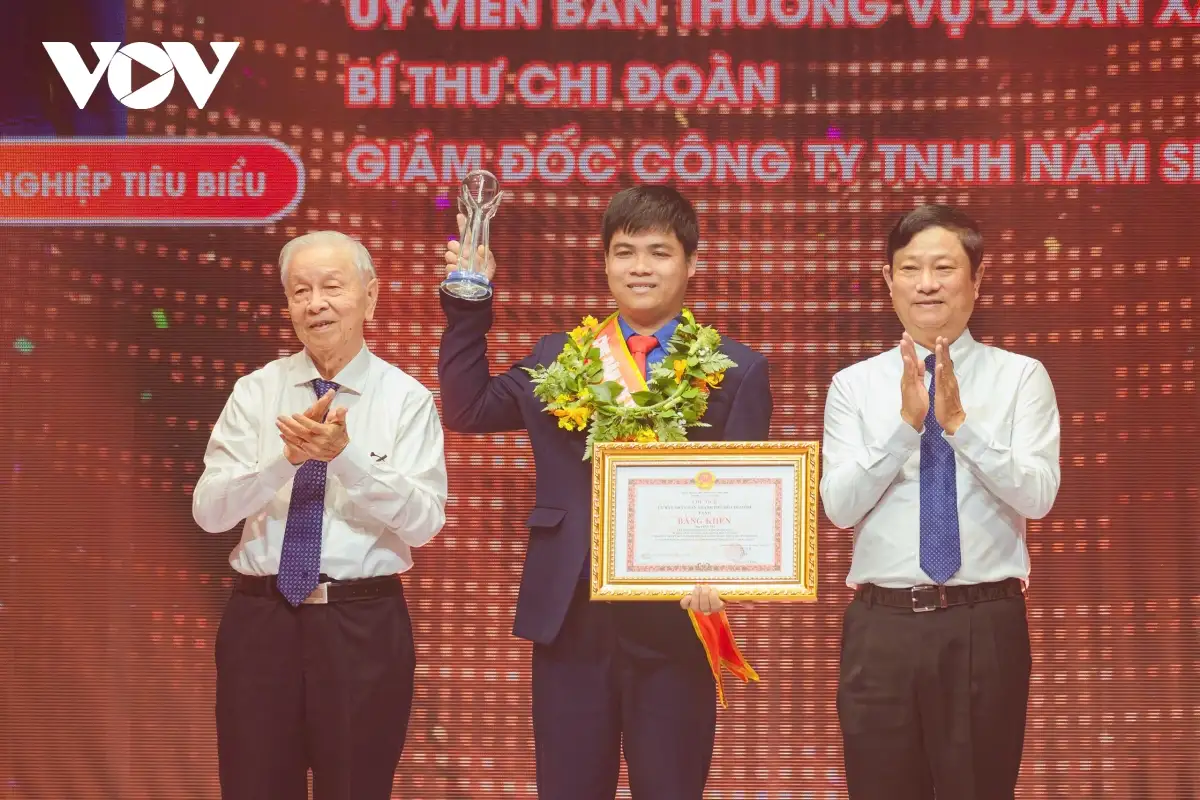 Bỏ phố về quê khởi nghiệp thành công từ cây nấm