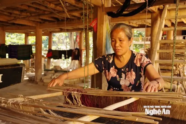 Giữ nghề nơi đất khó – khi chính quyền ‘thắp lửa’ cho dân