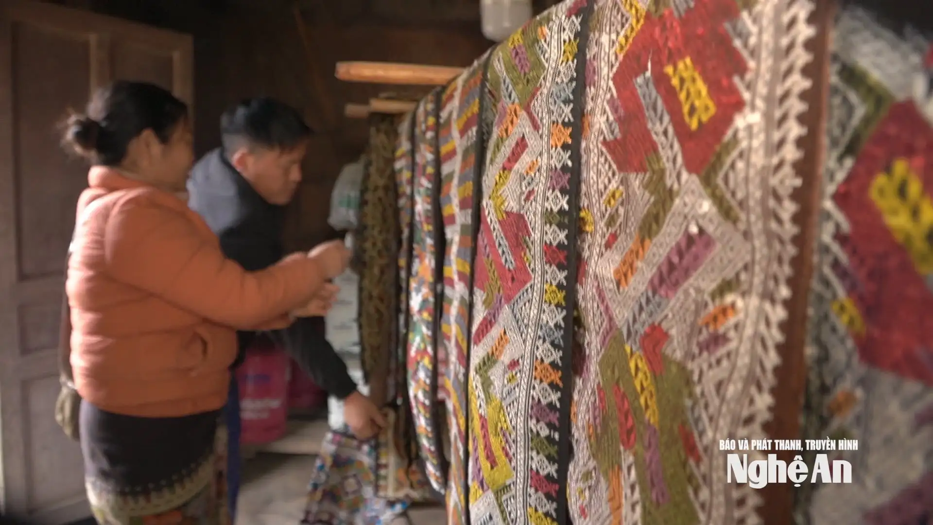 Giữ nghề nơi đất khó – khi chính quyền ‘thắp lửa’ cho dân