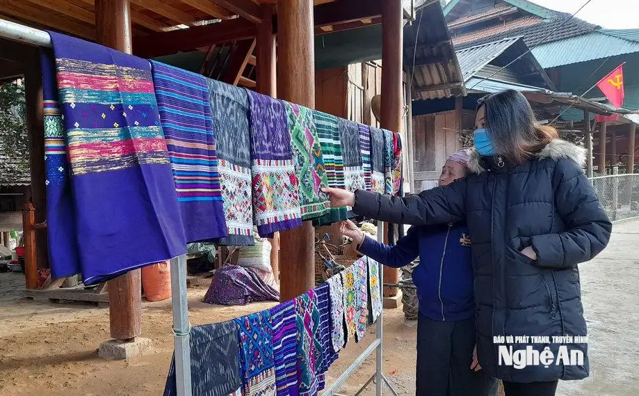 Giữ nghề nơi đất khó – khi chính quyền ‘thắp lửa’ cho dân