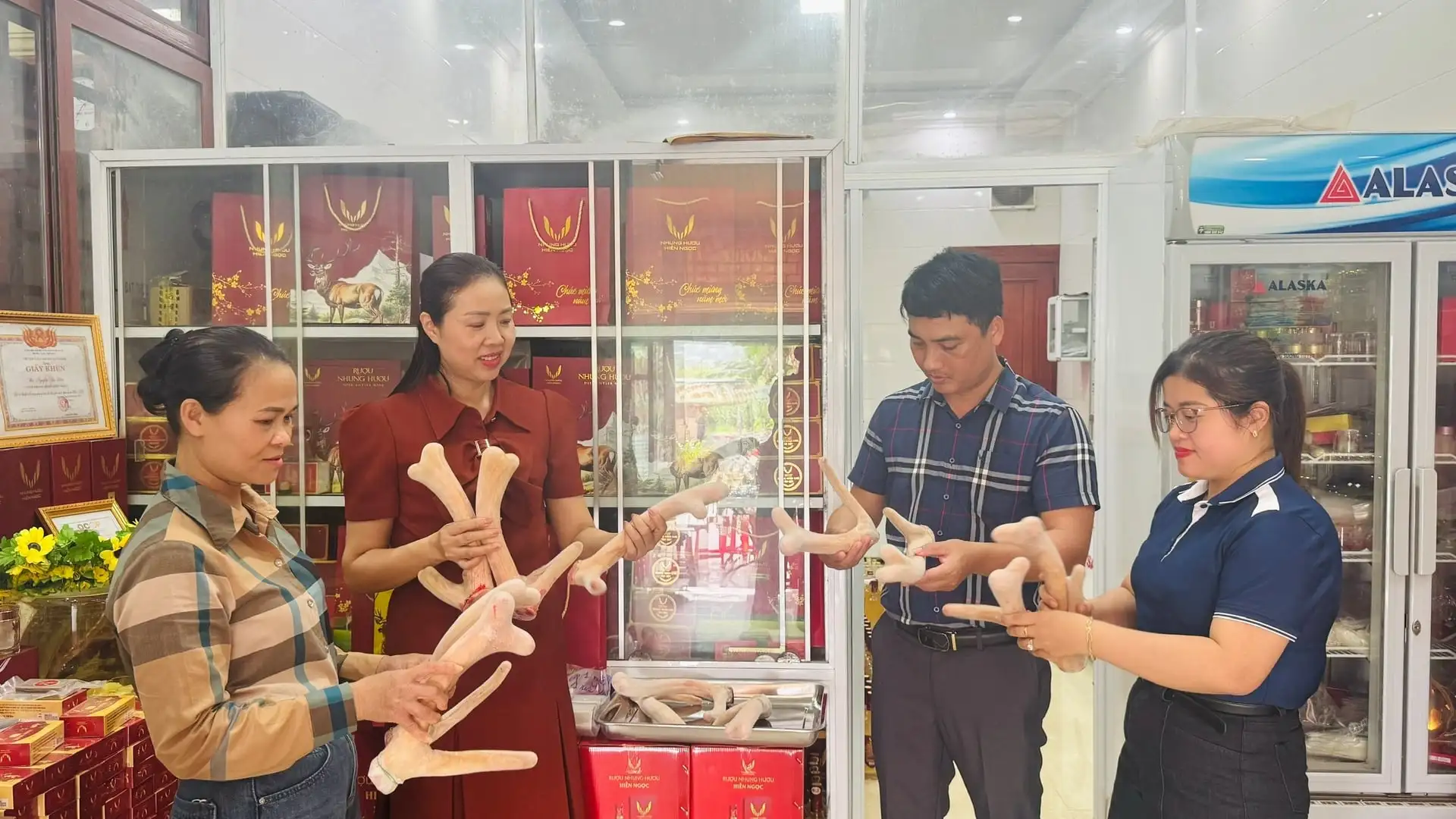 Hà Tĩnh vào vụ nhung hươu, người dân phấn khởi ‘hái lộc’