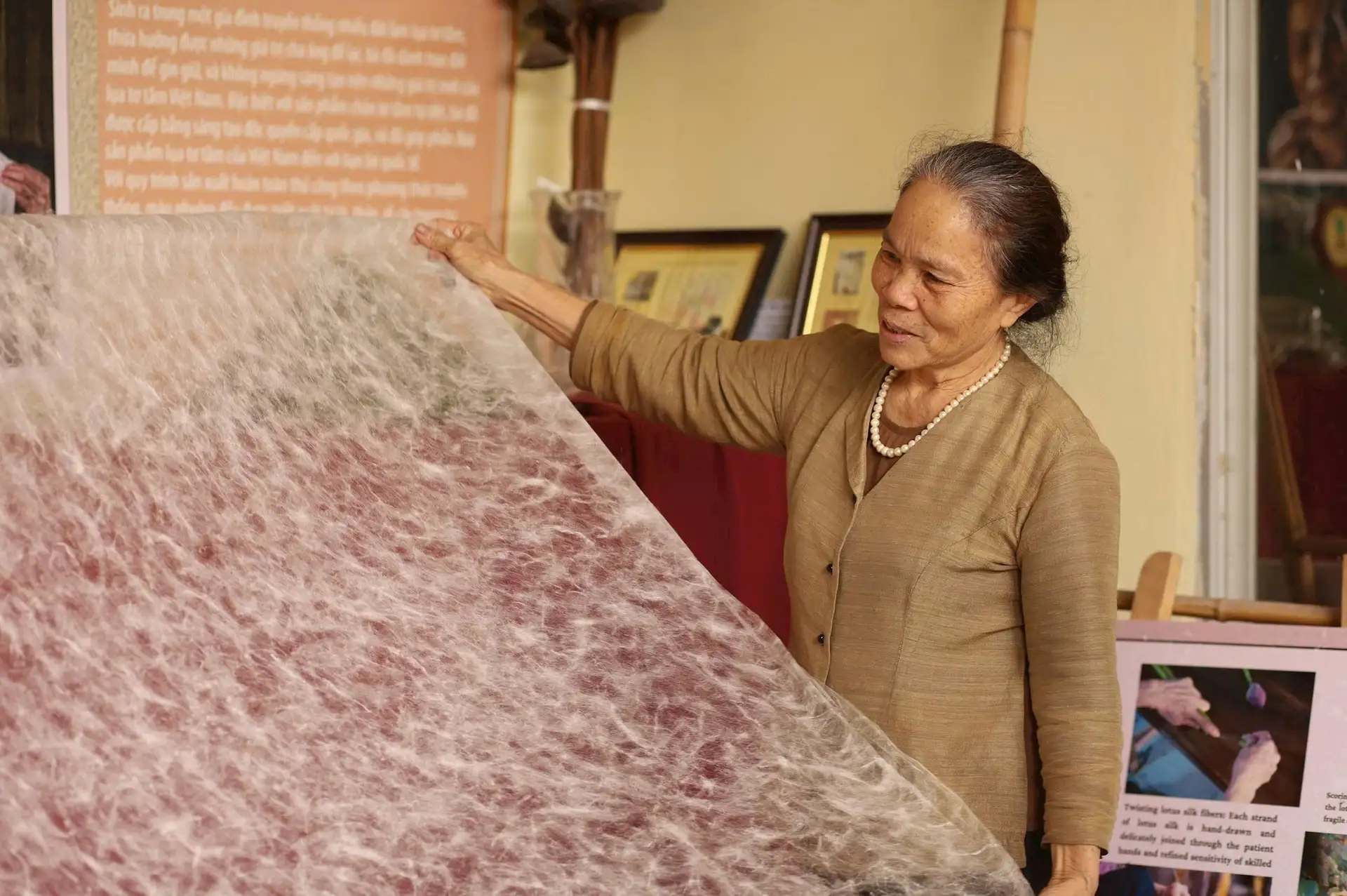 Khi con tằm trở thành “công nhân dệt lụa” ở Mỹ Đức