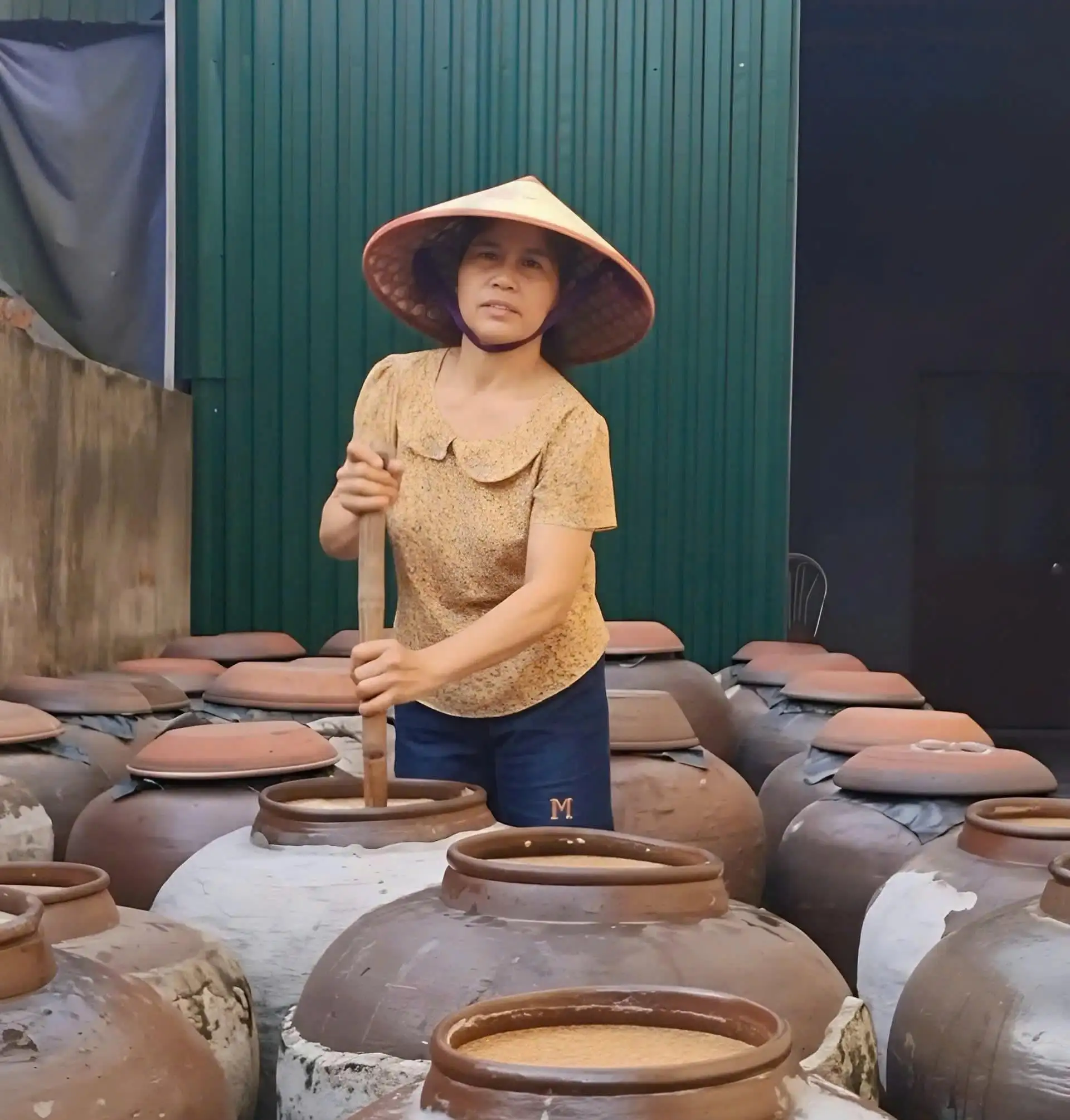 Kỳ công quy trình tạo nên thứ tương “ba tầng” nổi danh đất Nghệ