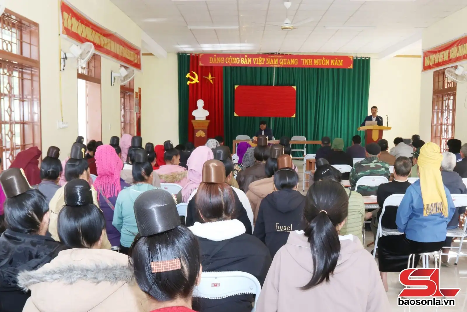 Mường Pia quyết tâm xây dựng bản nông thôn mới