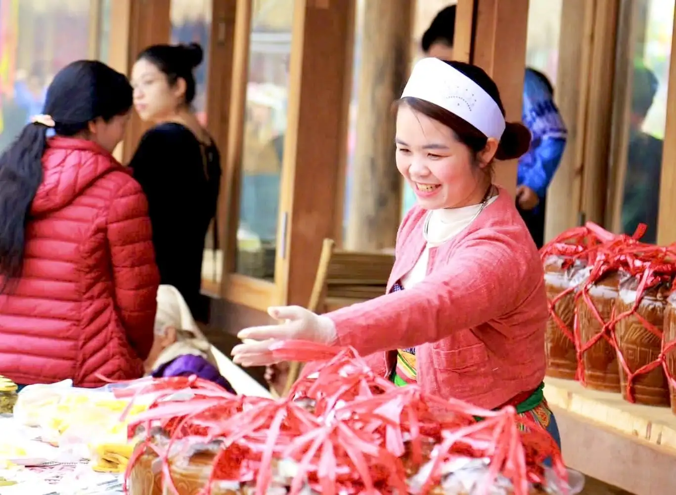 Phú Thọ: Chuyện người phụ nữ Mường “bỏ phố, về rừng” đưa ốc nhồi vào ống nứa, kiến tạo sinh kế OCOP 3 sao