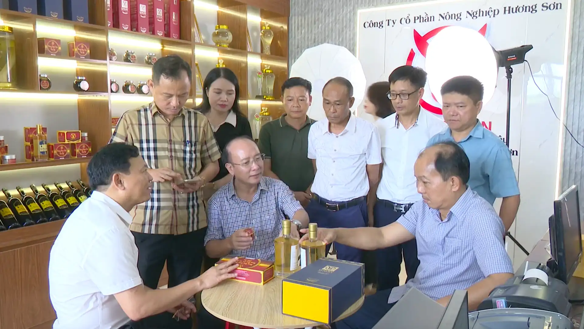 Sản phẩm đạt chuẩn 4 sao OCOP ở Hà Tĩnh, cầm chắc “tấm vé thông hành” ra “chợ quốc gia”