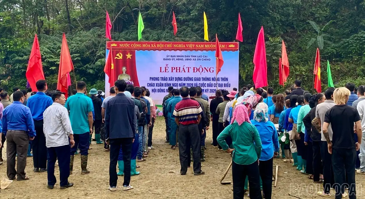 Sôi nổi phong trào làm đường giao thông nông thôn