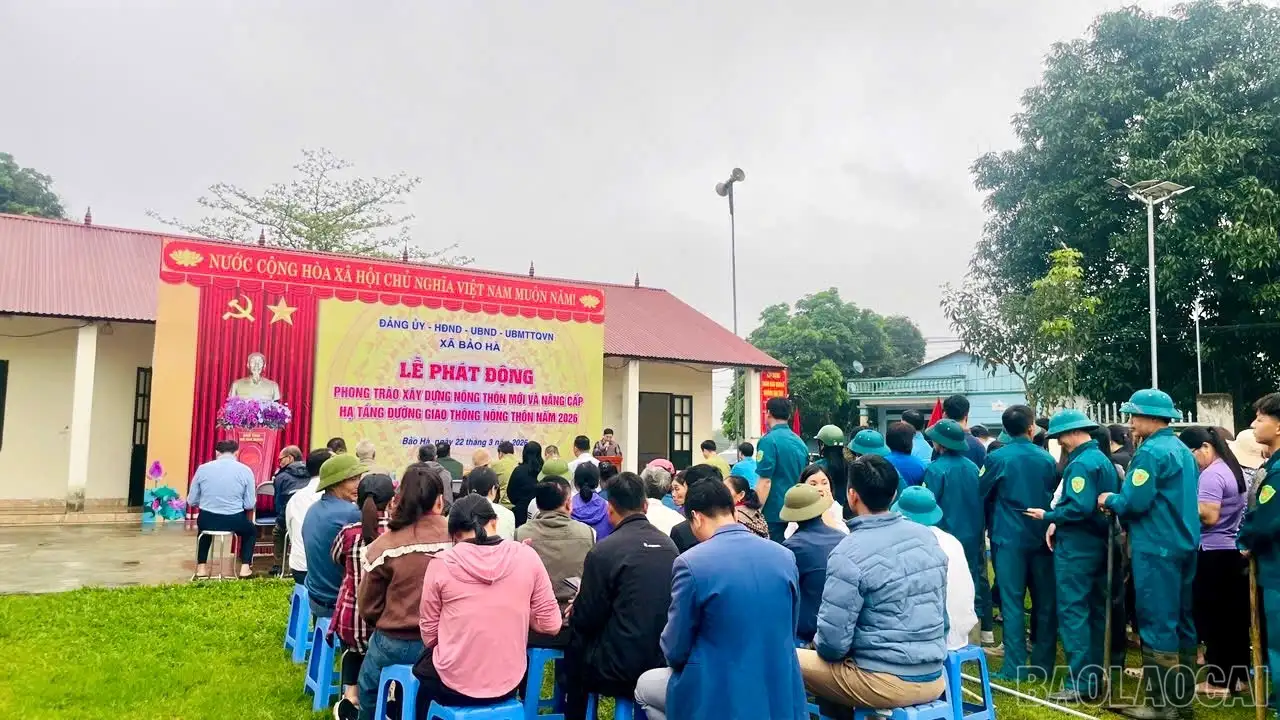 Sôi nổi phong trào làm đường giao thông nông thôn