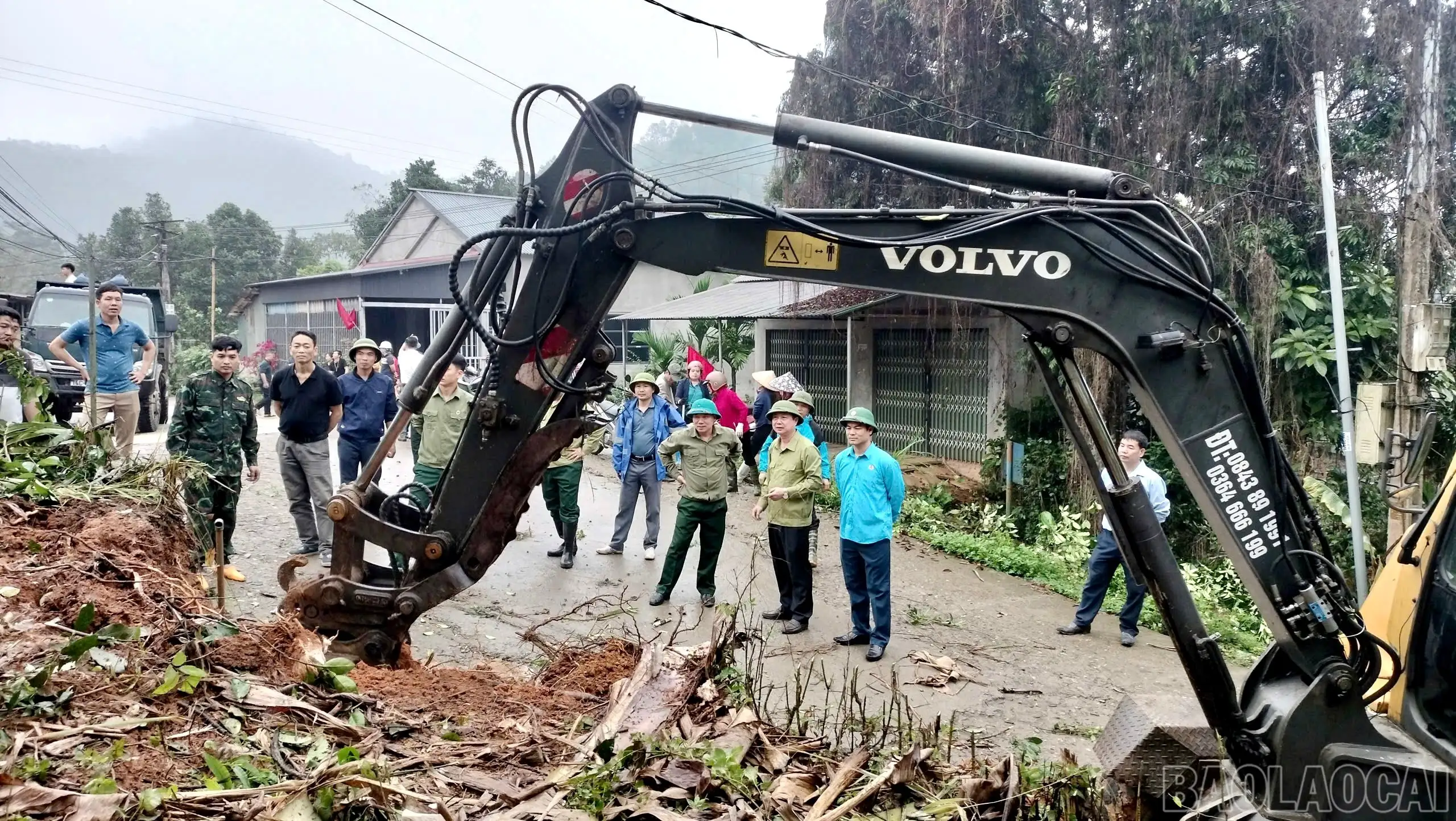 Sôi nổi phong trào làm đường giao thông nông thôn