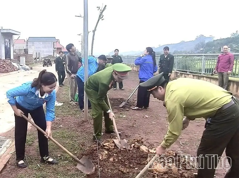 Sức trẻ Mường Vang chung tay xây dựng nông thôn mới