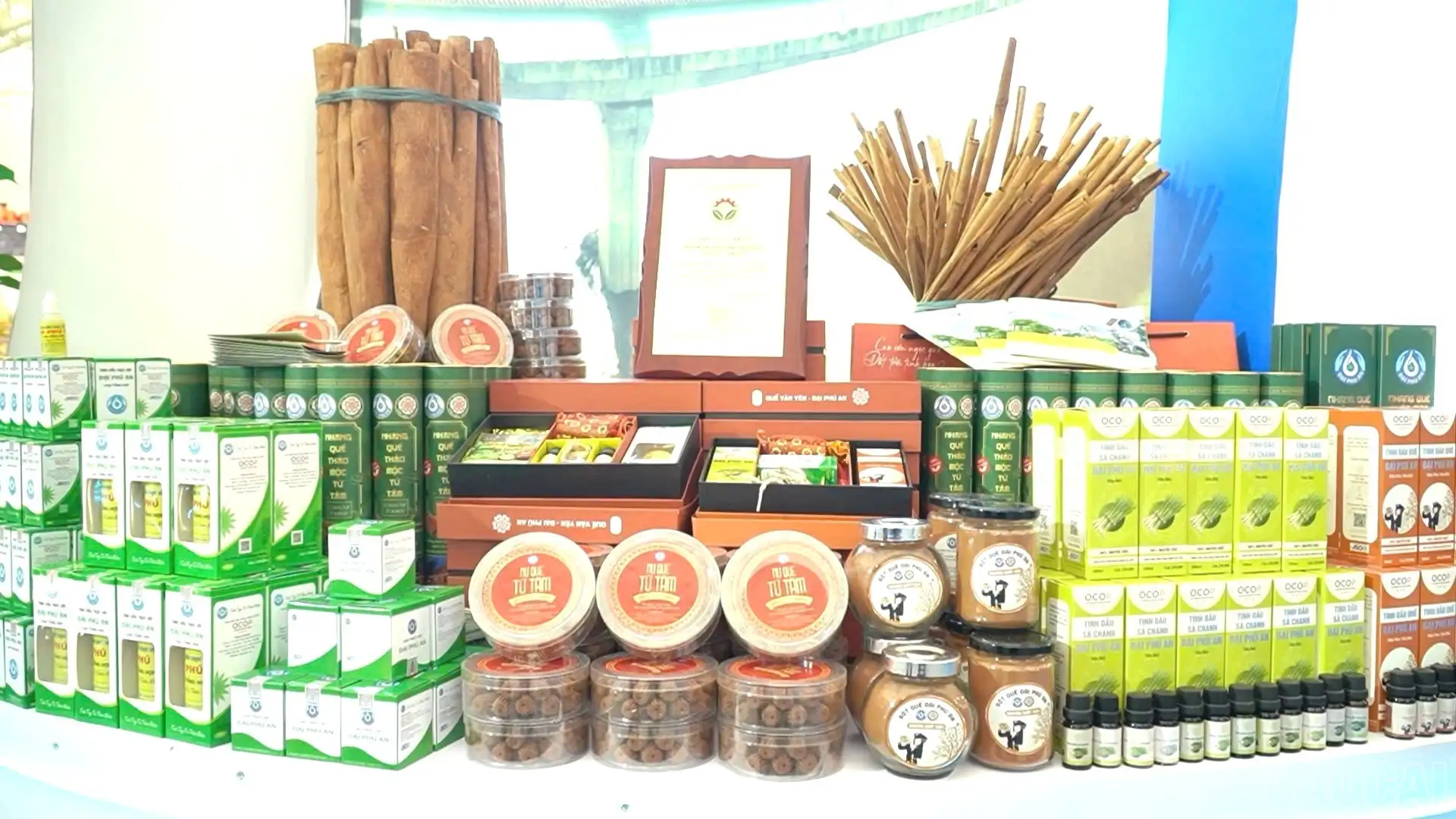 Từ xuất khẩu thô đến thương hiệu tinh dầu quốc tế