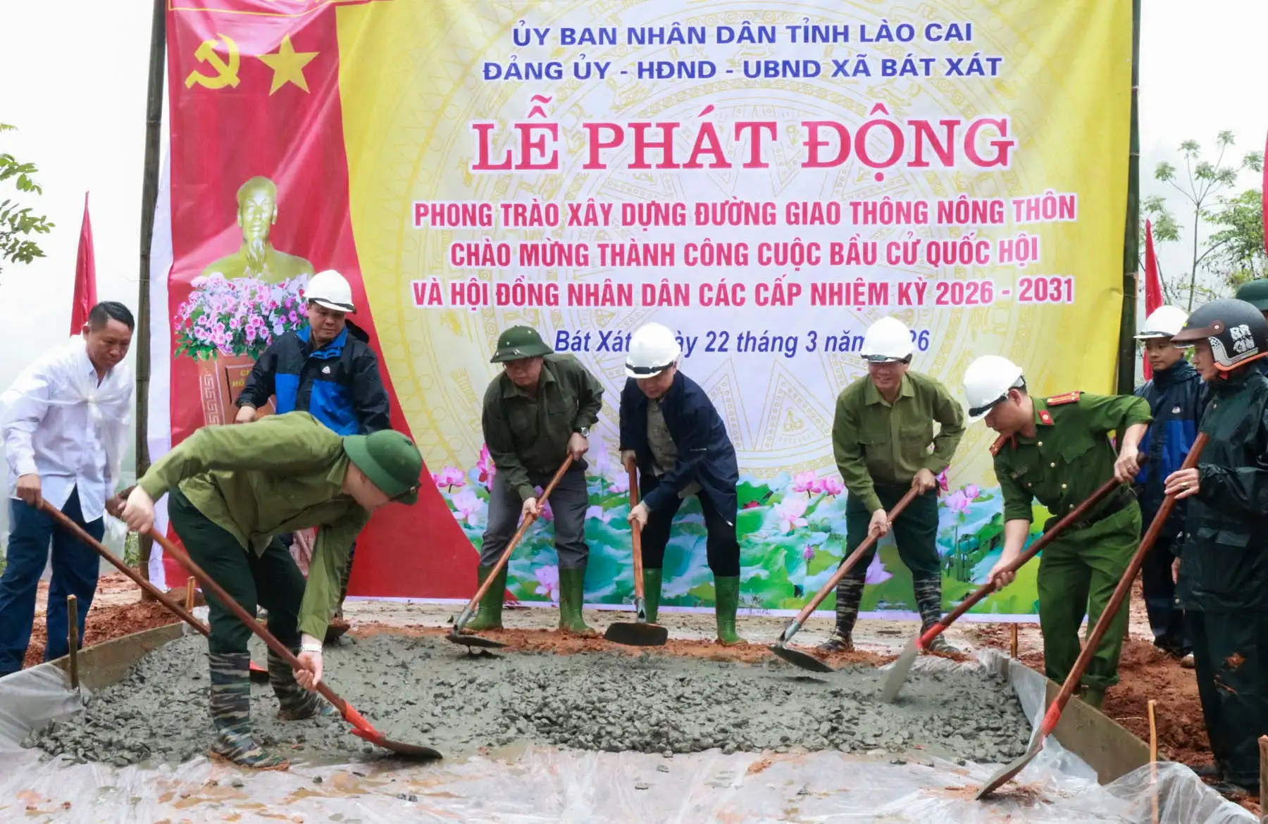 Xã Bát Xát và Bảo Thắng ra quân làm đường giao thông nông thôn