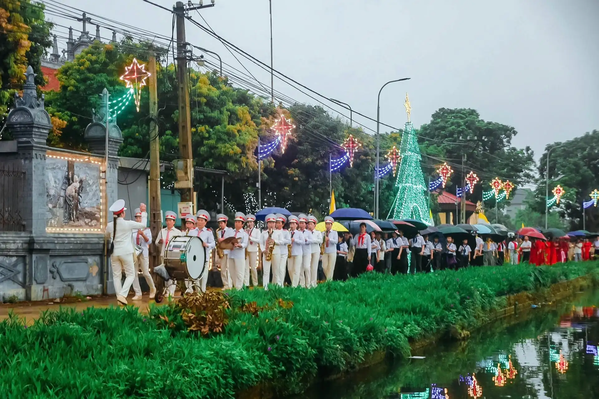 Bà con Giáo xứ Đồng Bình: Mừng lễ Phục sinh, chung tay xây dựng nông thôn mới