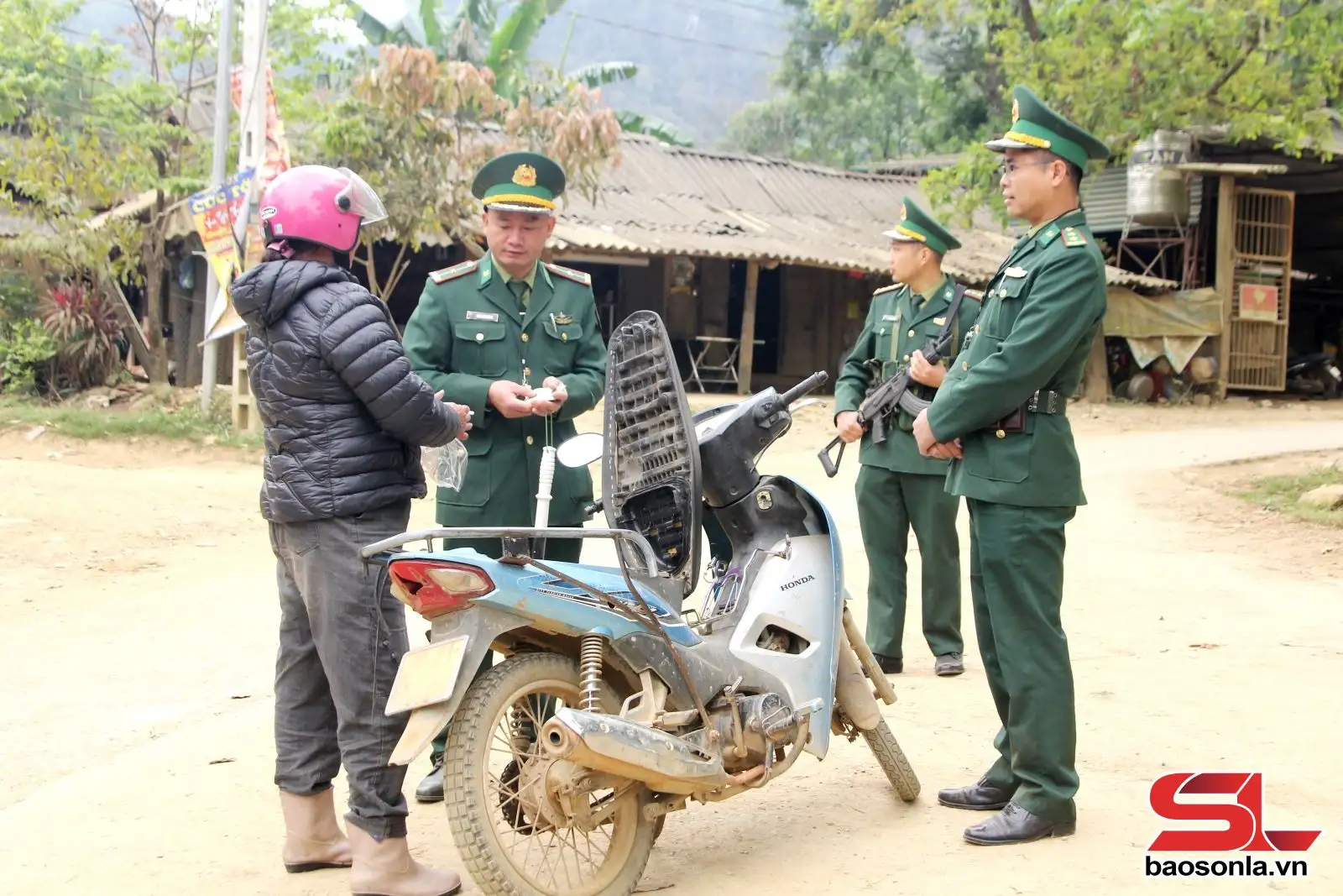 Chung sức xây dựng nông thôn mới, bảo vệ biên cương