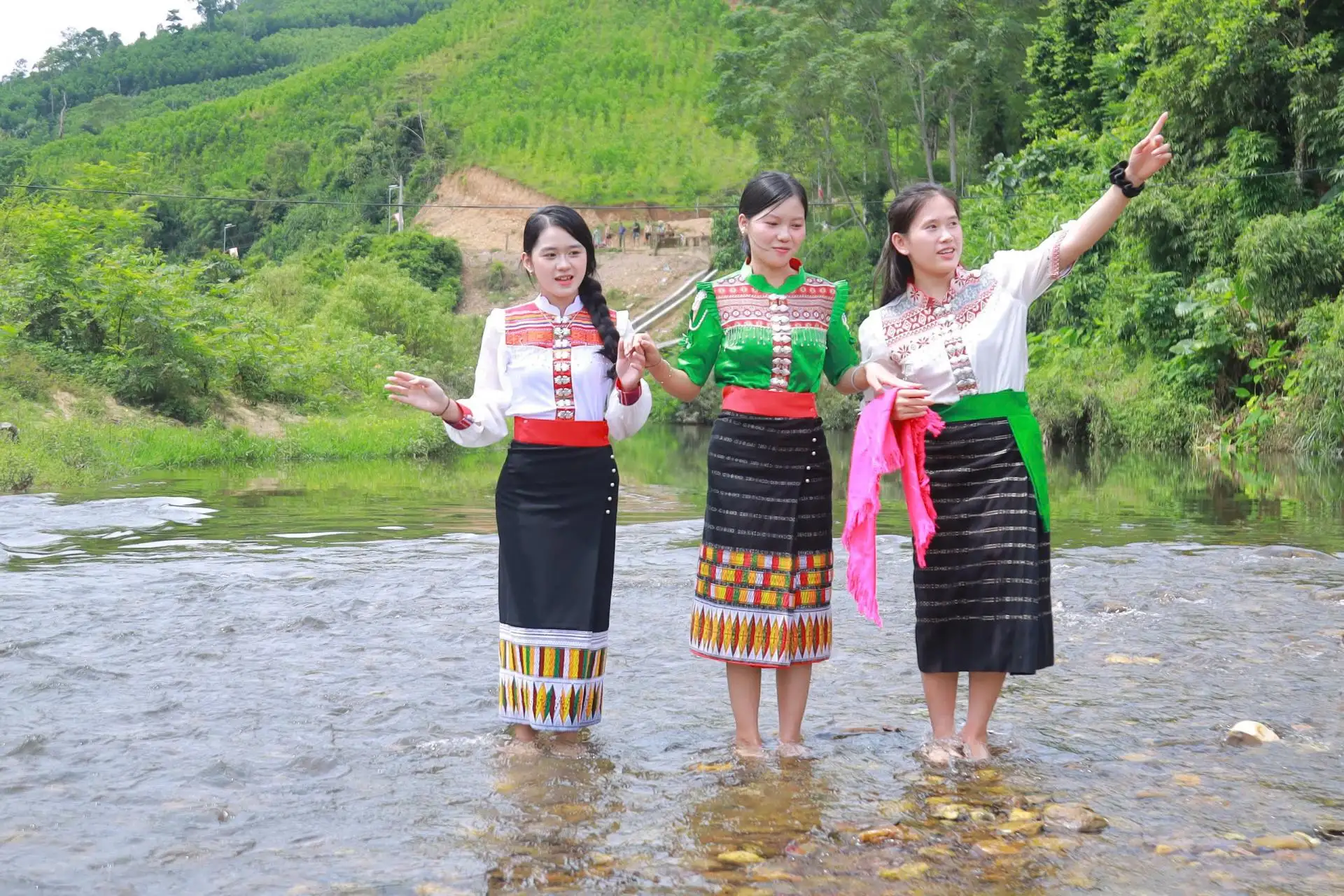 Du lịch cộng đồng “hướng mở” triển vọng cho nông thôn mới vùng cao Nghệ An