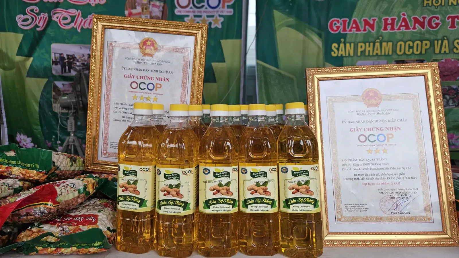 Nhiều sản phẩm OCOP trưng bày tại Lễ hội đền Cuông