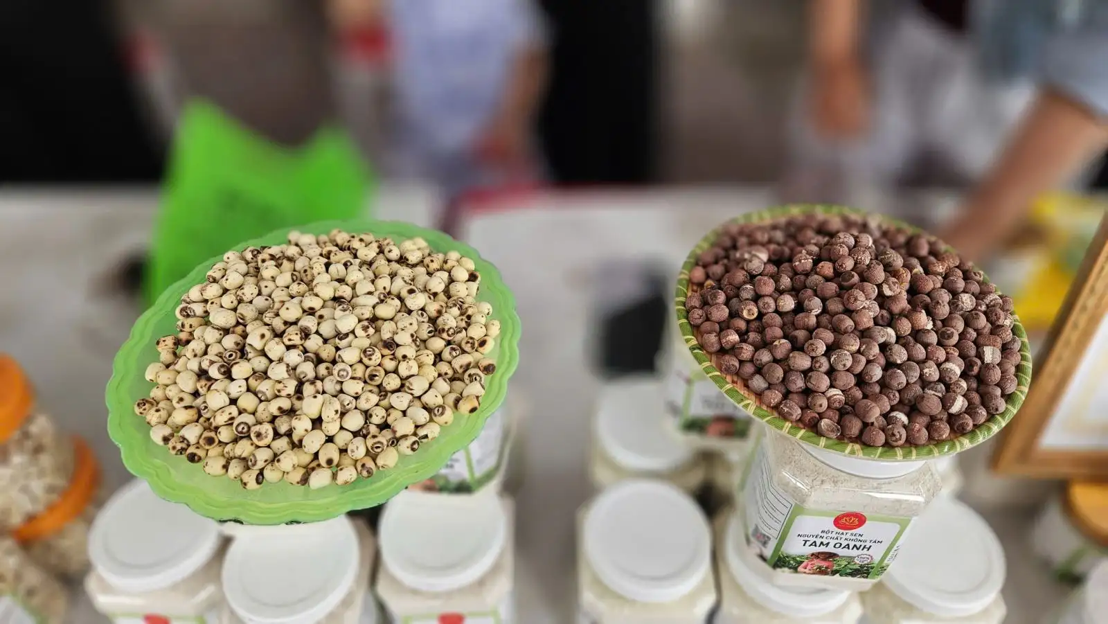 Nhiều sản phẩm OCOP trưng bày tại Lễ hội đền Cuông