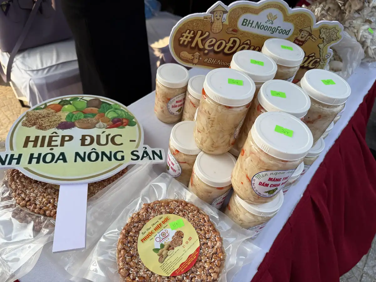 Sản vật miền núi Trà Leng, Hiệp Đức hút khách tại Lễ hội Cầu ngư biển Đà Nẵng