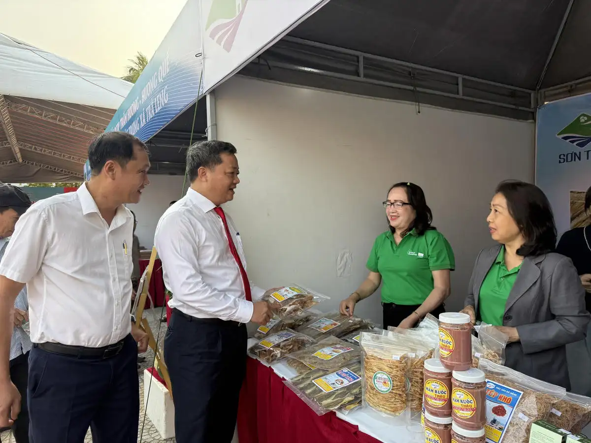 Sản vật miền núi Trà Leng, Hiệp Đức hút khách tại Lễ hội Cầu ngư biển Đà Nẵng