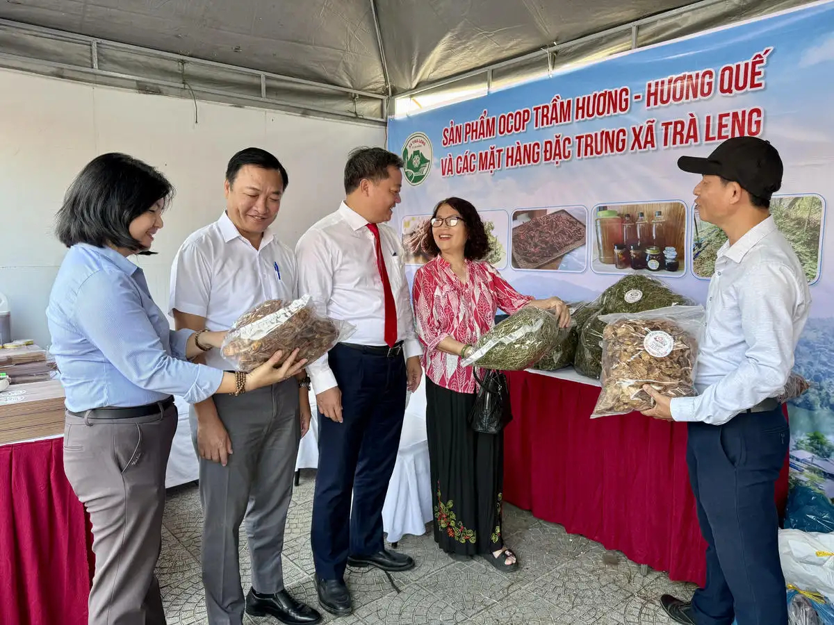 Sản vật miền núi Trà Leng, Hiệp Đức hút khách tại Lễ hội Cầu ngư biển Đà Nẵng