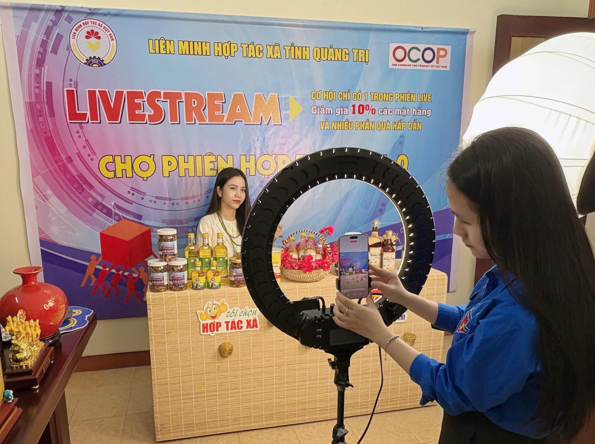 Thúc đẩy kinh tế tập thể qua mô hình chợ phiên livestream