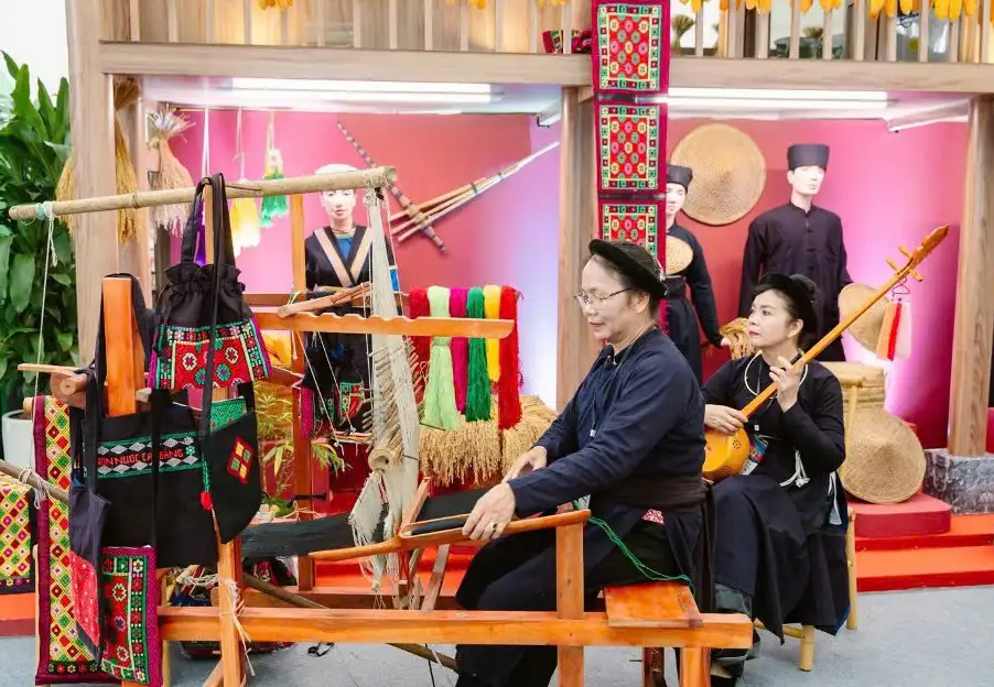 Từ những “bàn tay vàng” giữ lửa nghề truyền thống đến “sức hút” điểm chạm du lịch Non nước Cao Bằng