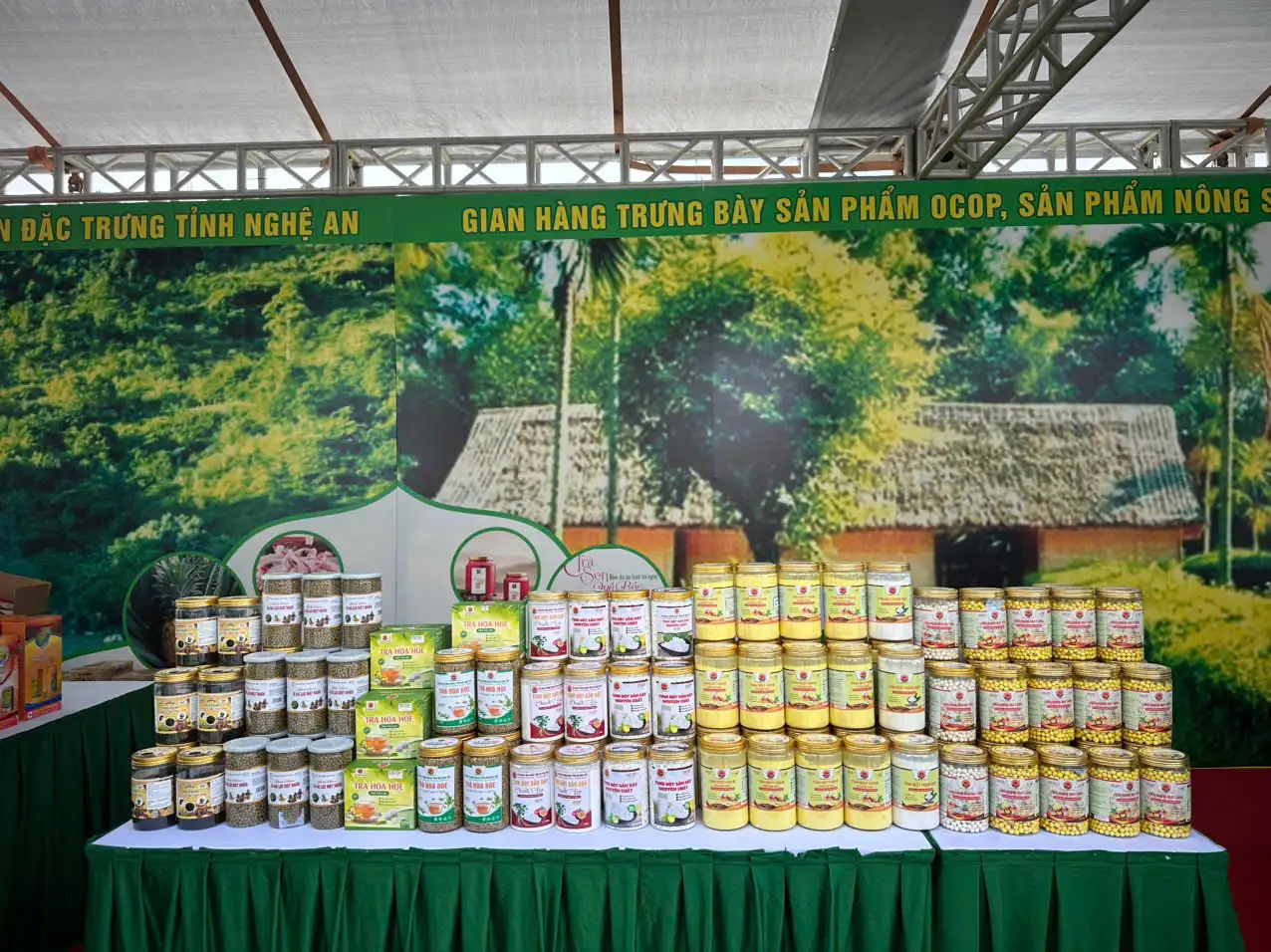 Sở Nông nghiệp và Môi trường Nghệ An tổ chức trưng bày sản phẩm OCOP