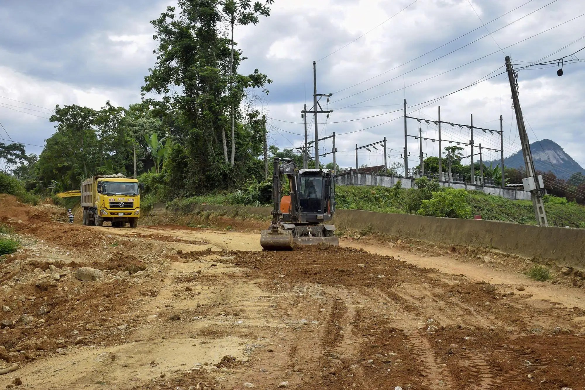 Phó Chủ tịch UBND tỉnh Phùng Thành Vinh làm việc với các xã thuộc huyện Quế Phong (cũ), đôn đốc giải ngân vốn đầu tư công