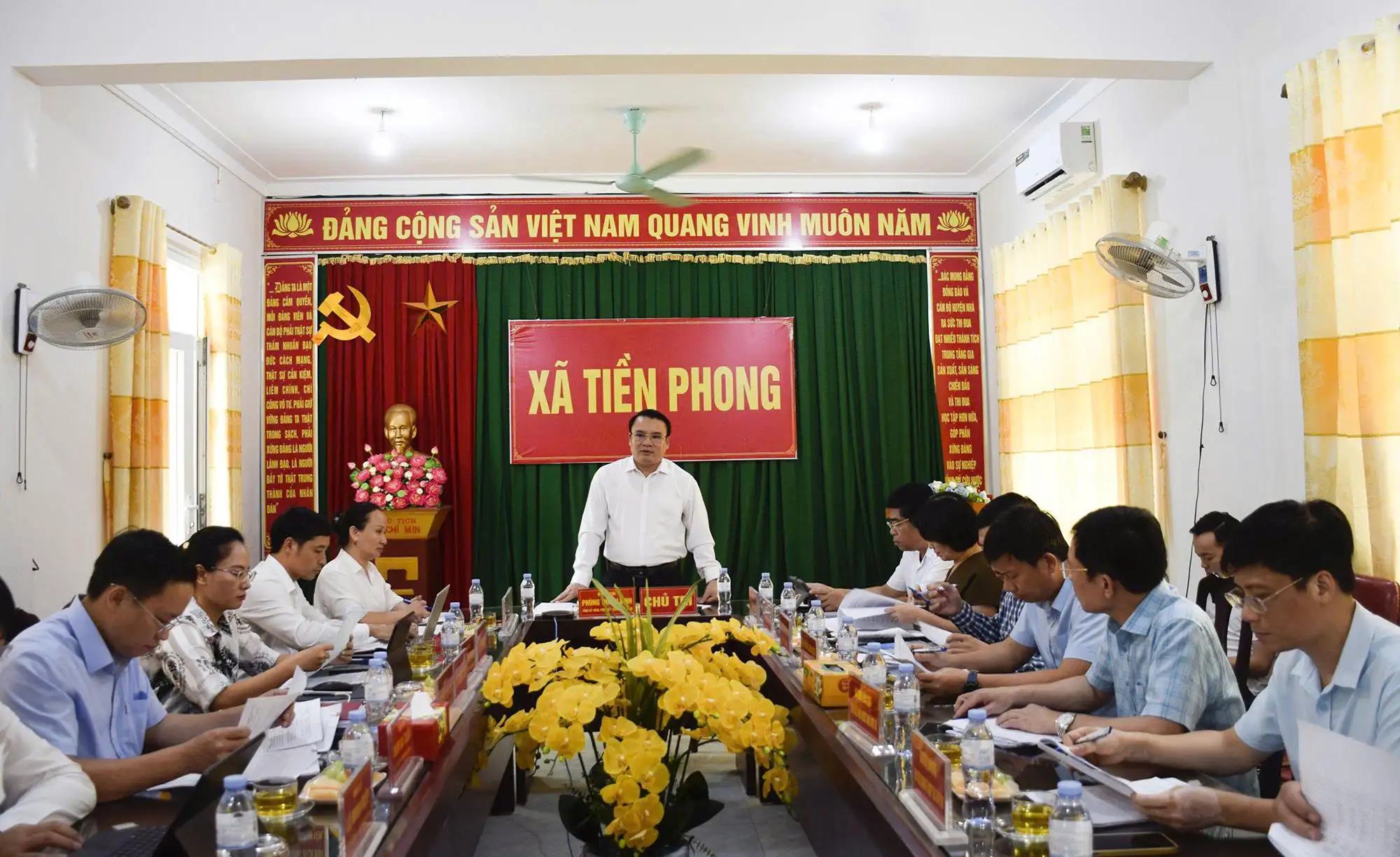 Phó Chủ tịch UBND tỉnh Phùng Thành Vinh làm việc với các xã thuộc huyện Quế Phong (cũ), đôn đốc giải ngân vốn đầu tư công