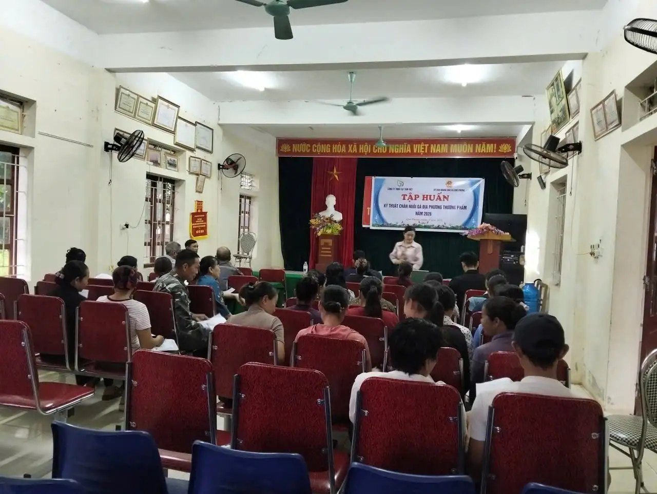 Tập huấn nâng cao năng lực cho các hộ tham gia kế hoạch liên kết tại xã Quế Phong