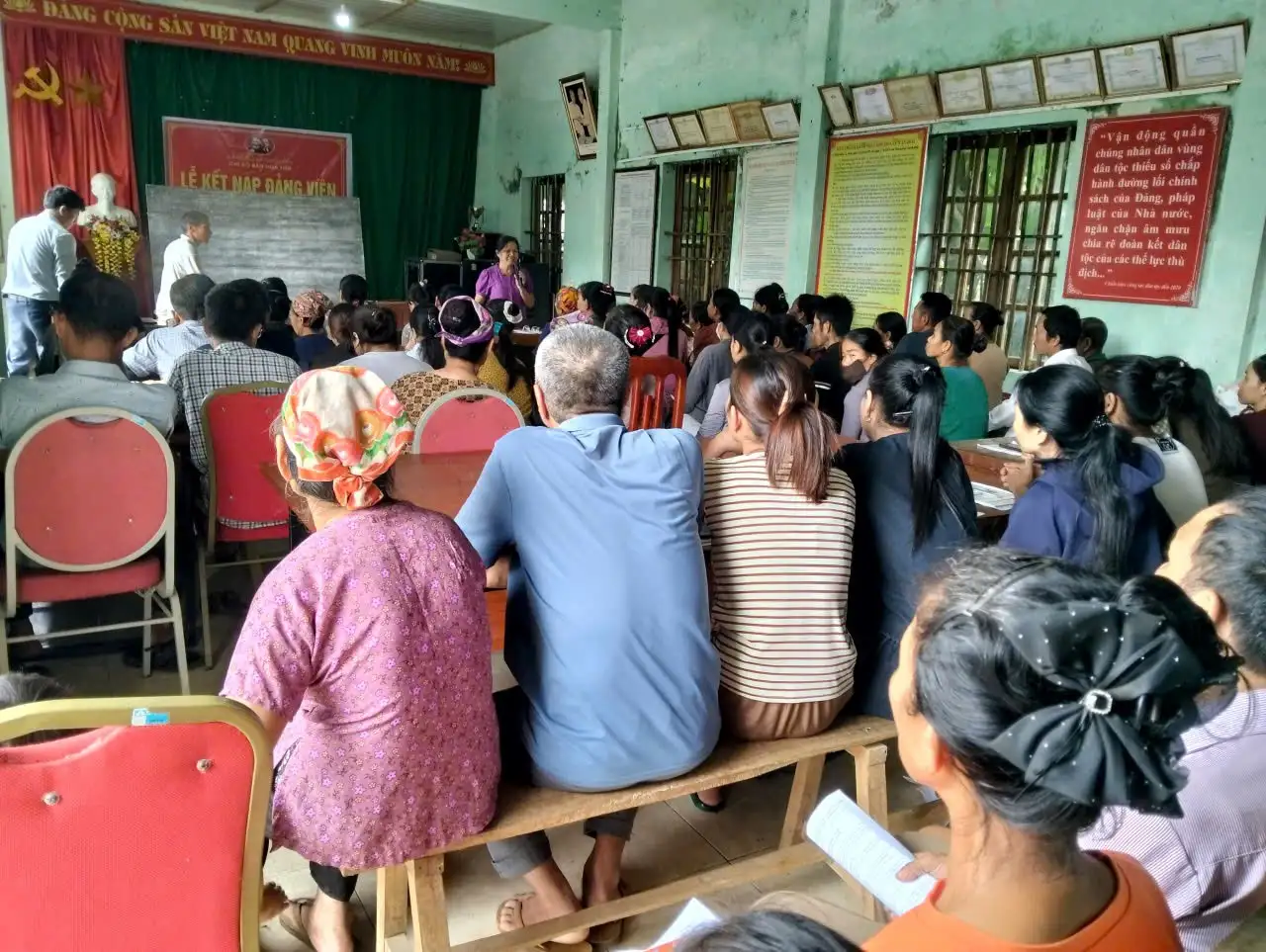Tập huấn kỹ thuật chăn nuôi gà địa phương thương phẩm
