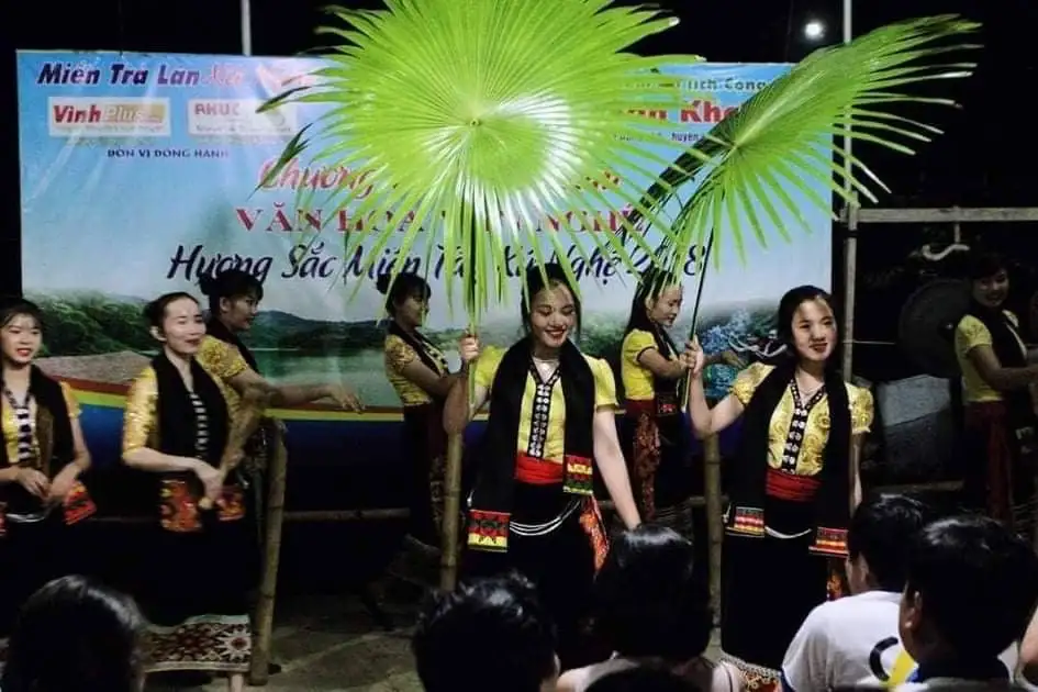 ĐỘT PHÁ PHÁT TRIỂN DU LỊCH TỪ KHOA HỌC CÔNG NGHỆ, CHUYỂN ĐỔI SỐ VÀ QUẢN TRỊ THÔNG MINH