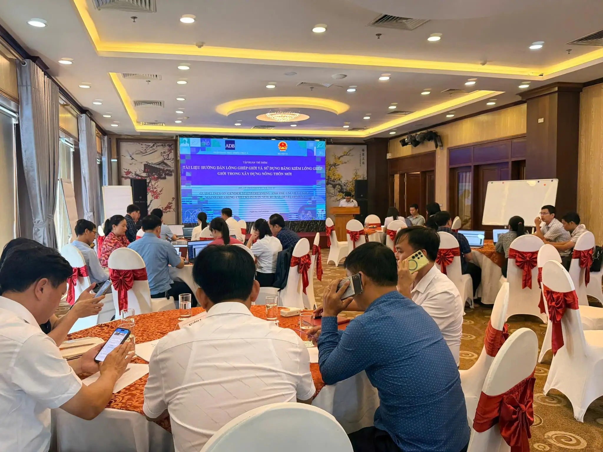 Tập huấn thí điểm sử dụng Tài liệu hướng dẫn và Bảng kiểm lồng ghép giới trong xây dựng nông thôn mới