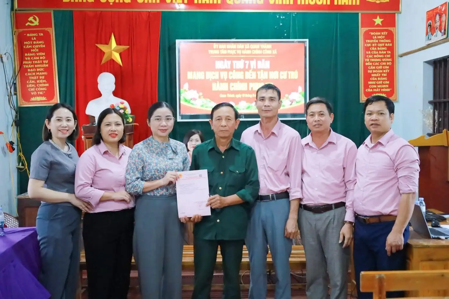 Đẩy mạnh thực hiện chuyển đổi số, phục vụ người dân, từng bước đưa tiện ích đến với Nhân dân